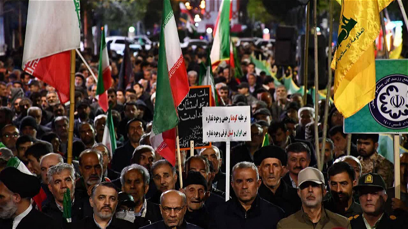 وحدت شيعه و سني  مهم‌ترين  سرمايه ملت ايران  در برابر توطئه‌هاي  دشمنان است